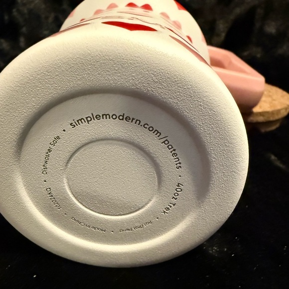 Simple Modern Limited Valentines Day White With Pink/Red Heart 40oz Trek Tumbler - Picture 6 of 9